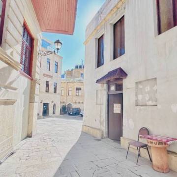 Baku: Old City Walking Tour