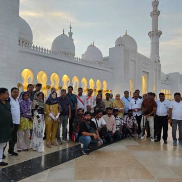 From Dubai: Abu Dhabi Sheikh Zayed Mosque Guided Tour